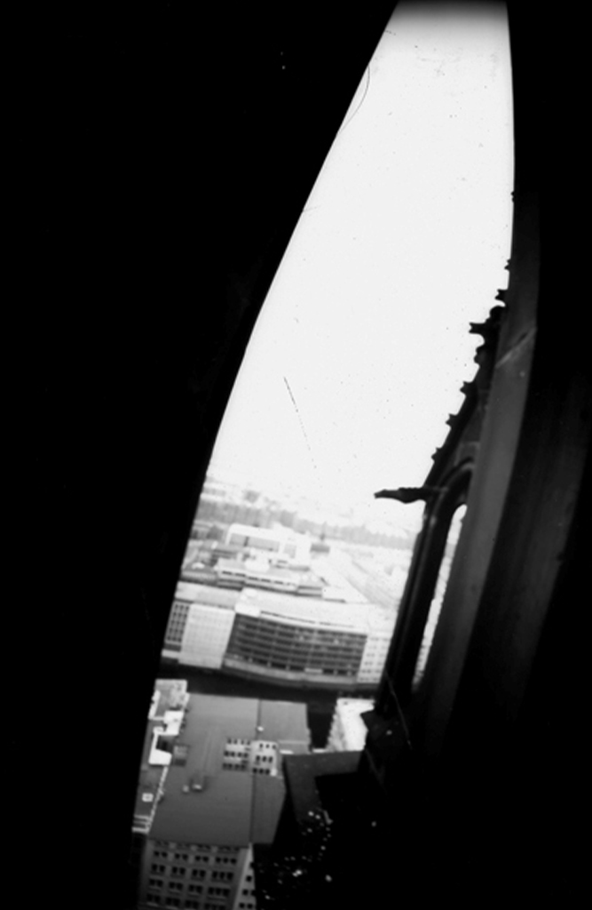 Blick vom Mahnmal St. Nikolai Hamburg fotografiert mit einer Lochkamera 