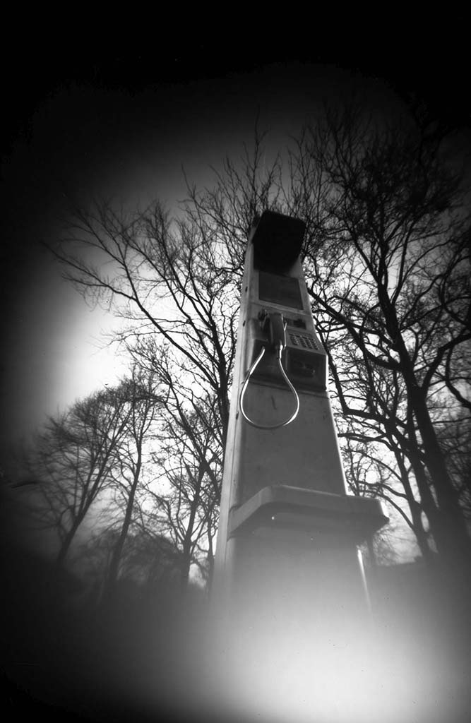 Telefonzelle fotografiert mit einer Lochkamera 